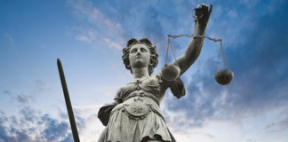 Placement sous scellés par les agents de Police Technique et Scientifique