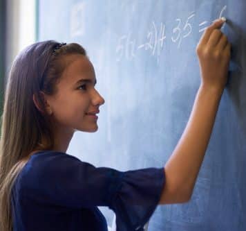 Quelles spécialités au lycée pour police scientifique ?